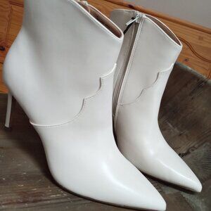 Express Cream White Pointed Toe Thin Heeled Booties Size 9 NWT!